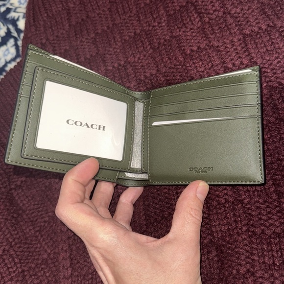 Men’s Or Women’s Coach Tri-fold wallet with Smaller ID/Passport holder inside! - Picture 5 of 17